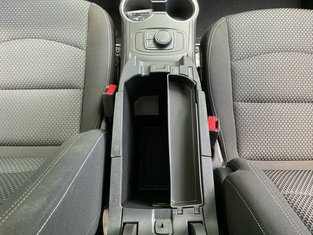 Used 2022 Black GMC SLE image 11