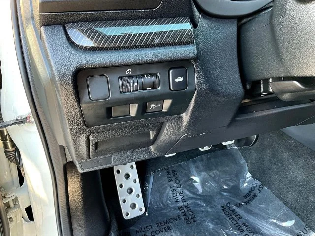 Used 2021 White Subaru Base image 24
