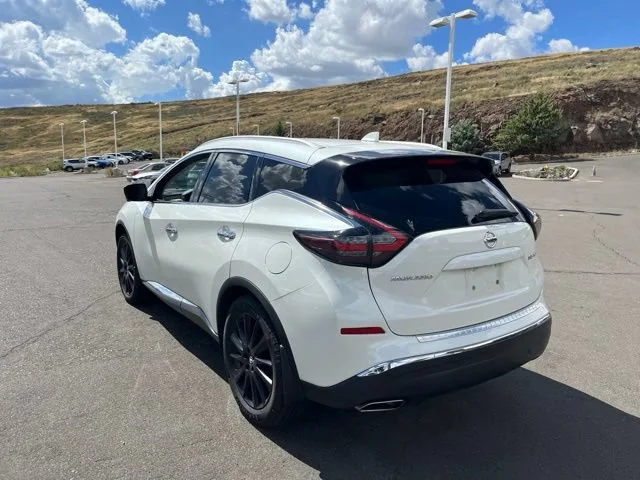 Used 2021 Pearl White Tricoat Nissan SL image 10