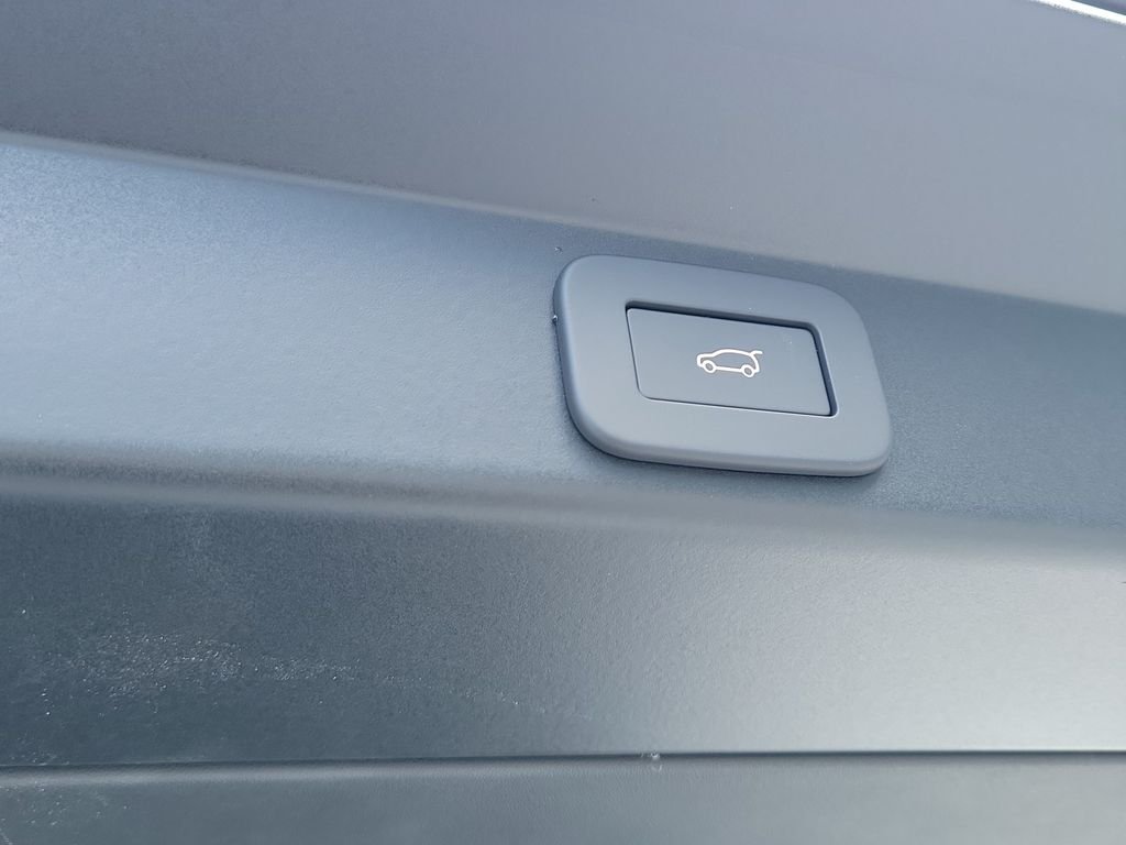 New 2026 Fuji White Land Rover Dynamic SE image 12
