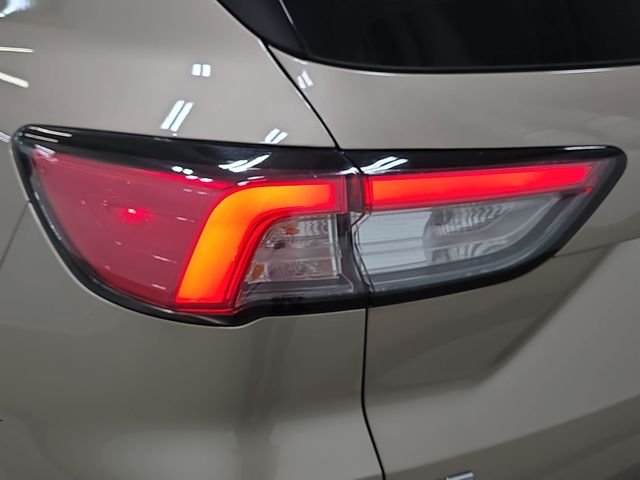 Used 2020 Gold Ford SE image 31