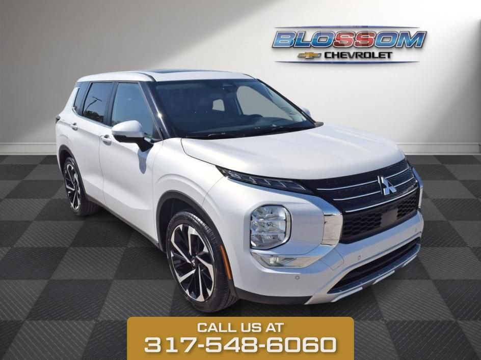 2024 Mitsubishi Outlander SE 2WD's photo