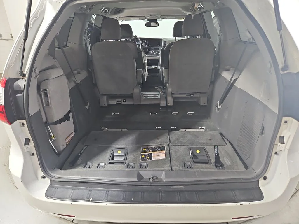 Used 2019 White Toyota LE image 22