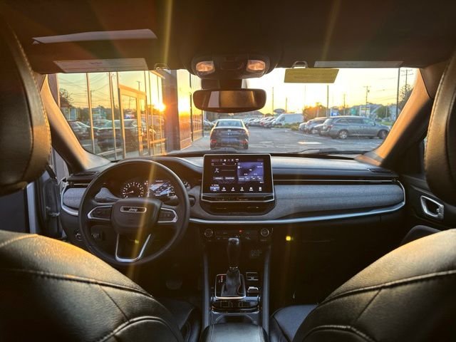 Used 2024 Silver Jeep Latitude image 15