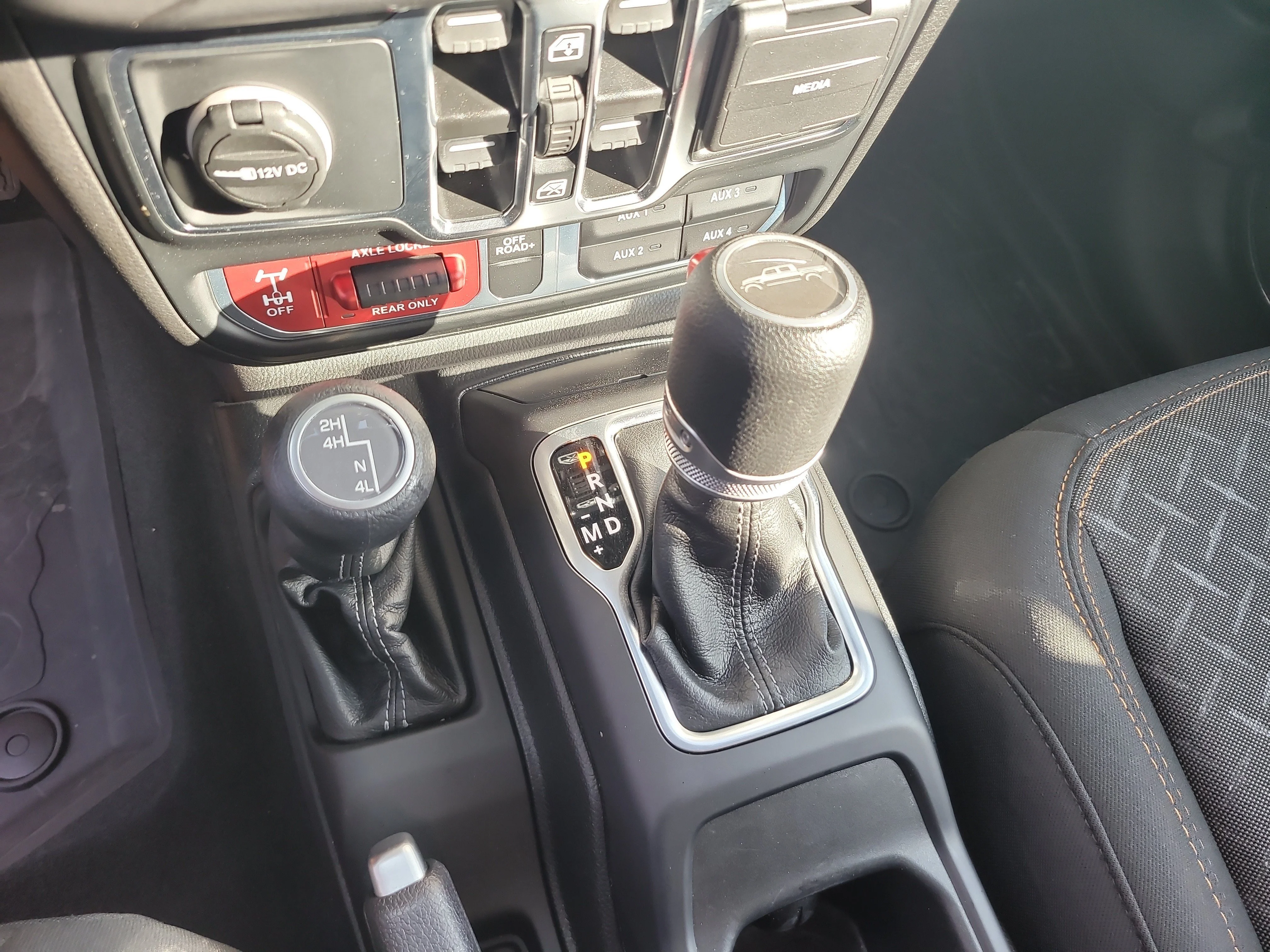 Used 2024 Granite Crystal Metallic Clearcoat Jeep Mojave image 25