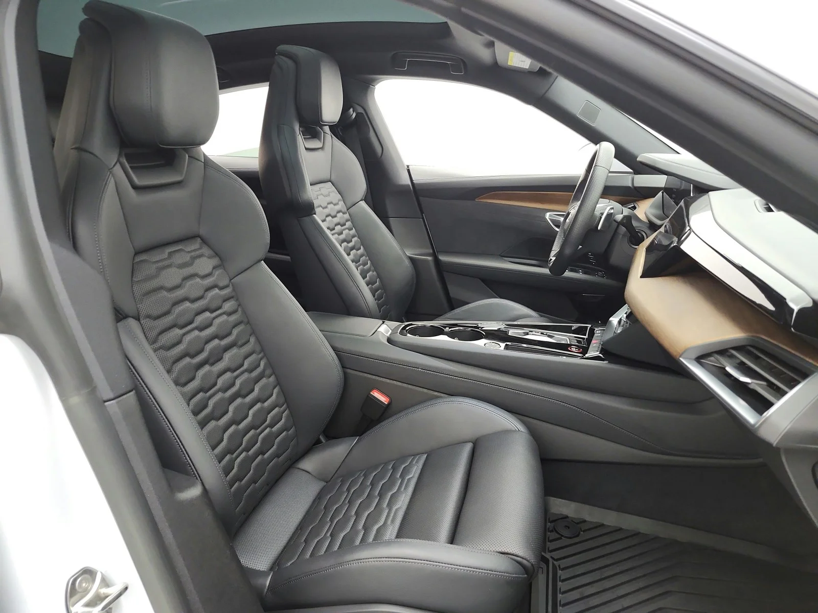 Used 2023 Suzuka Gray Metallic Audi quattro image 18