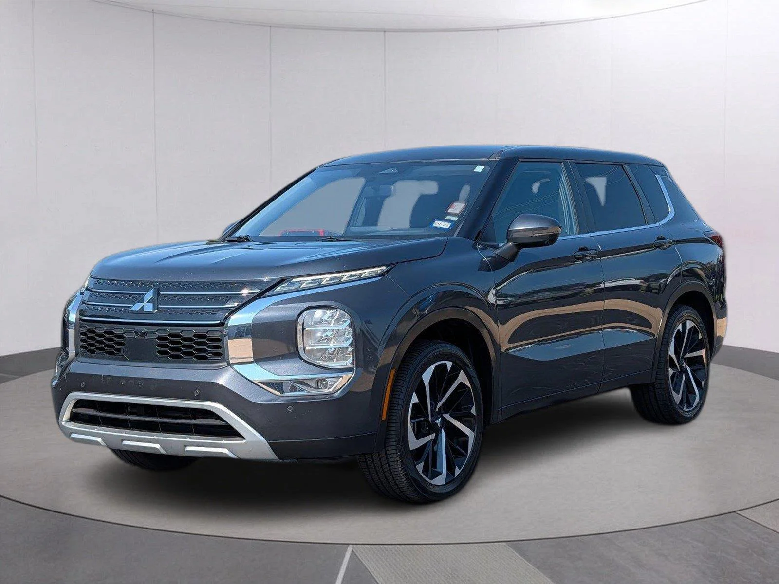 Used 2024 Alloy Silver Metallic Mitsubishi SE image 1