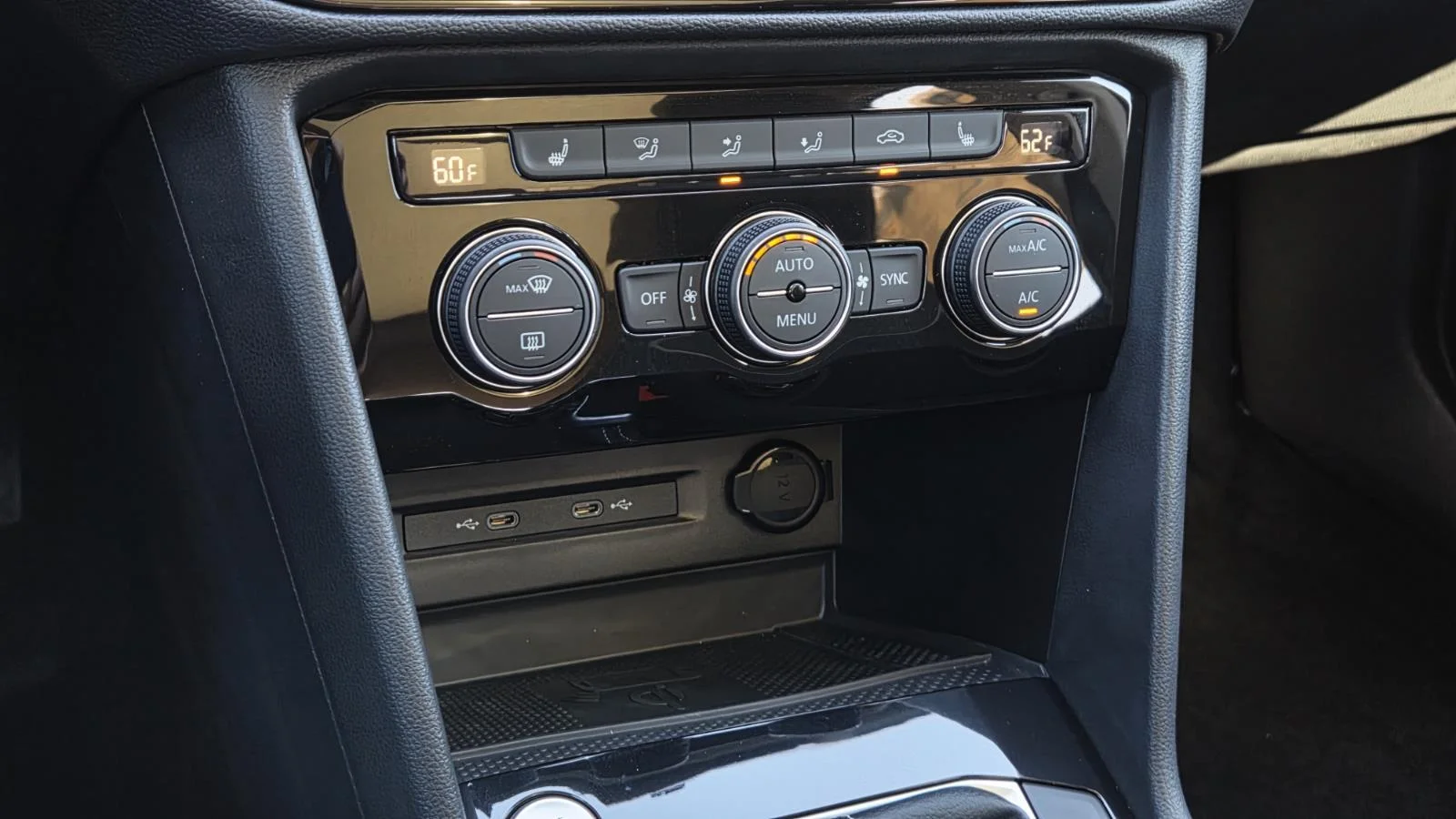 2024 Volkswagen Taos SE - Photo 34