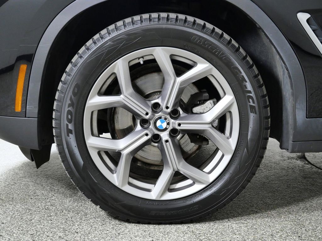 Used 2022 Black BMW xDrive30i image 18
