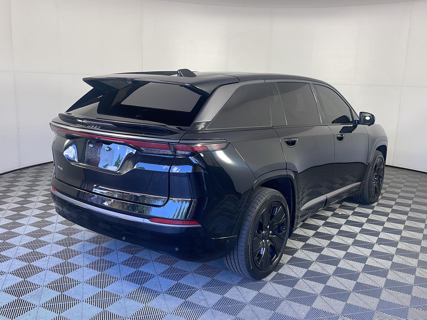 Used 2025 Diamond Black Crystal Pearlcoat Jeep Launch Edition image 7