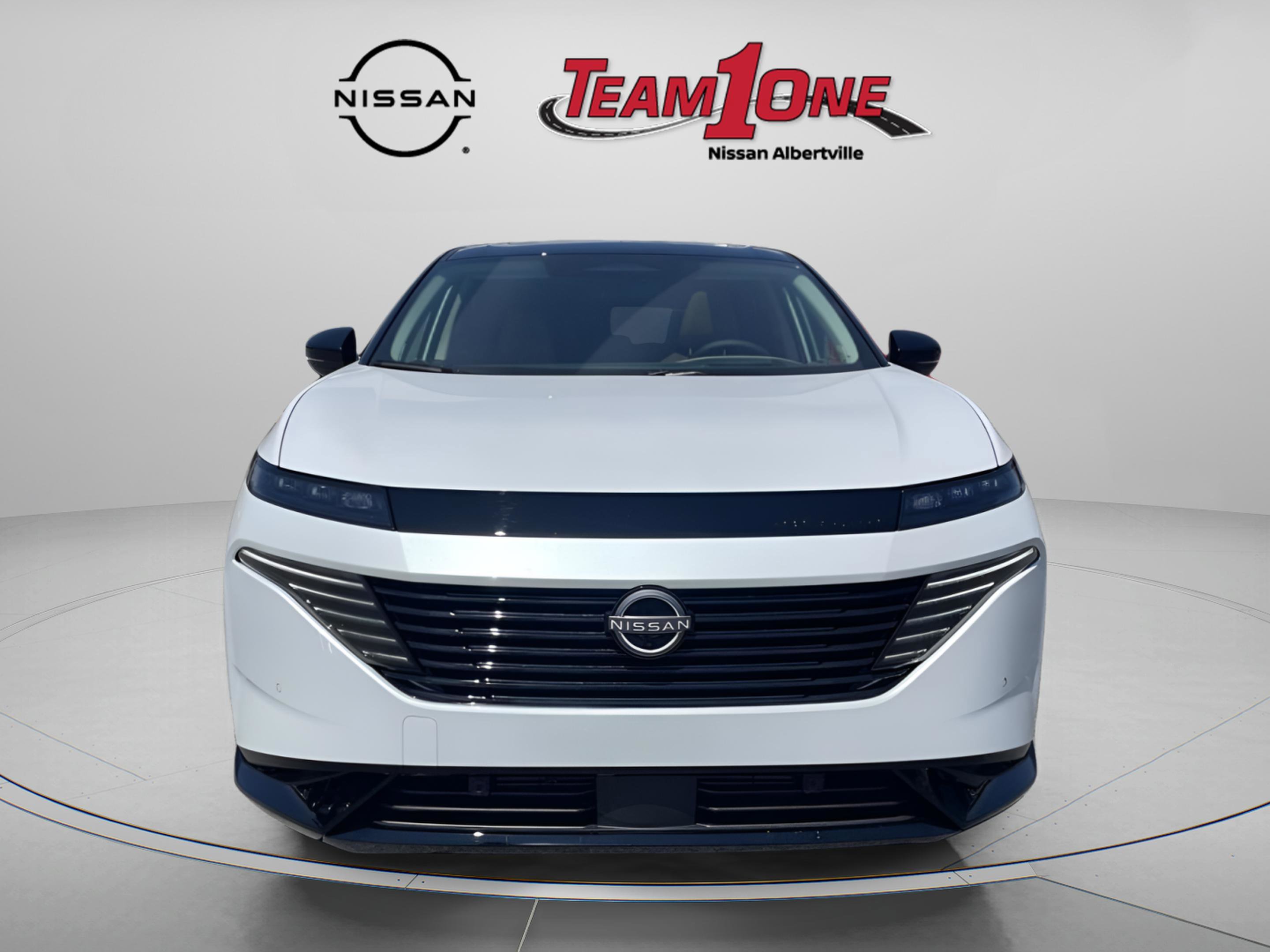 New 2026 Everest White Pearl TriCoat / Super Black Two-tone Nissan Platinum image 2