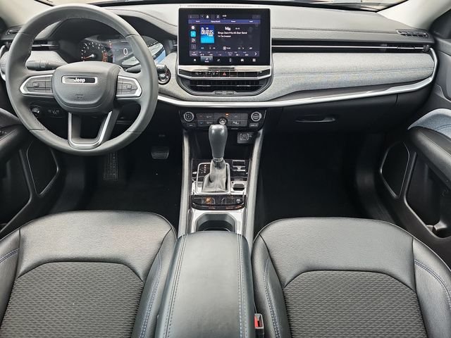 Used 2022 Red Jeep Latitude image 21