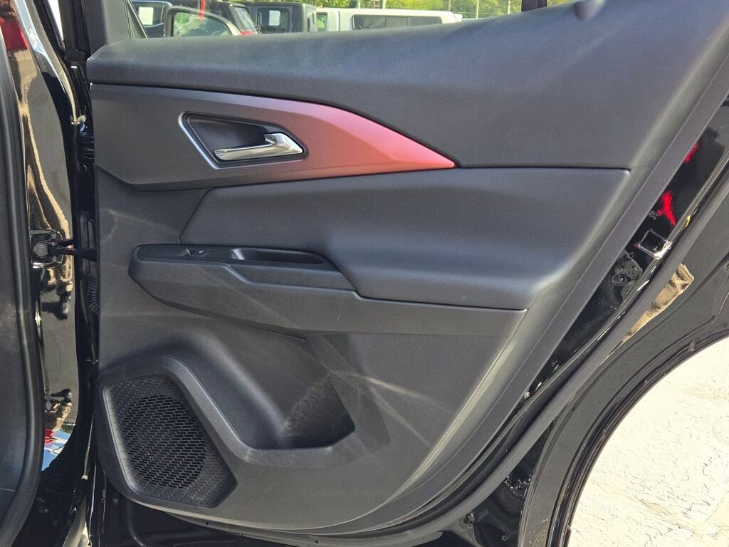 2025 Chevrolet Equinox EV RS - Photo 11