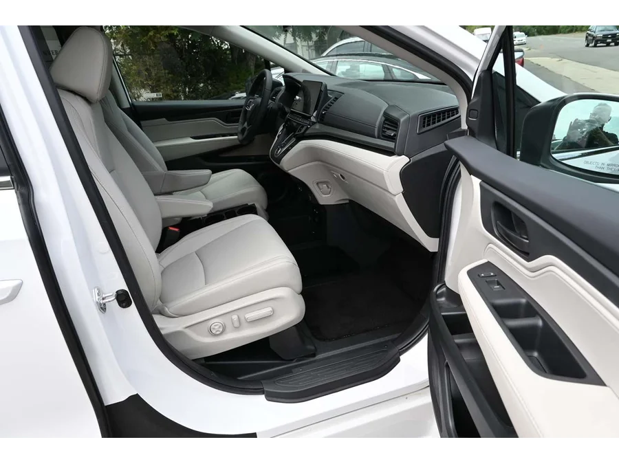 2025 Honda Odyssey EX-L - Photo 15