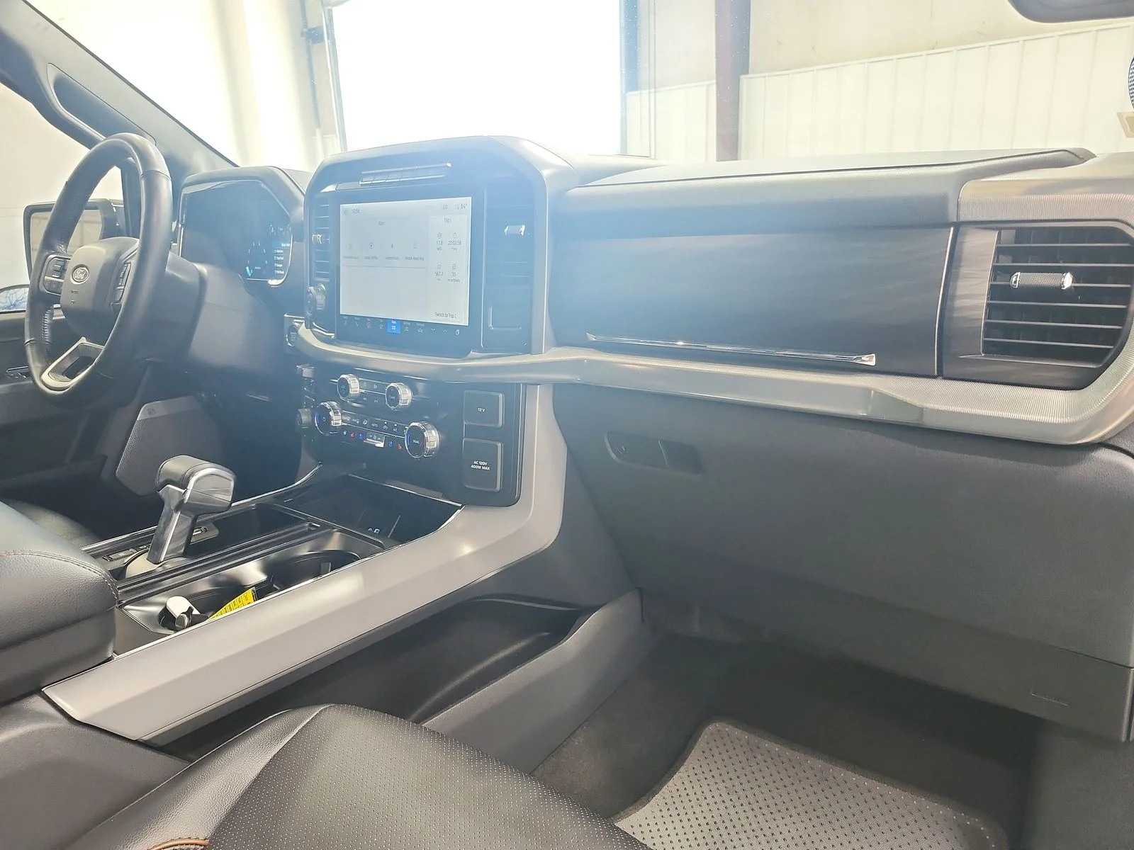 Used 2024 White Ford Lariat image 39