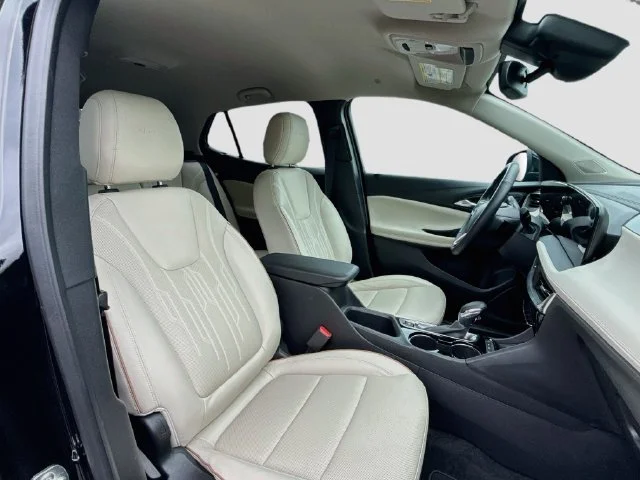 Used 2025 Black Buick Avenir image 28