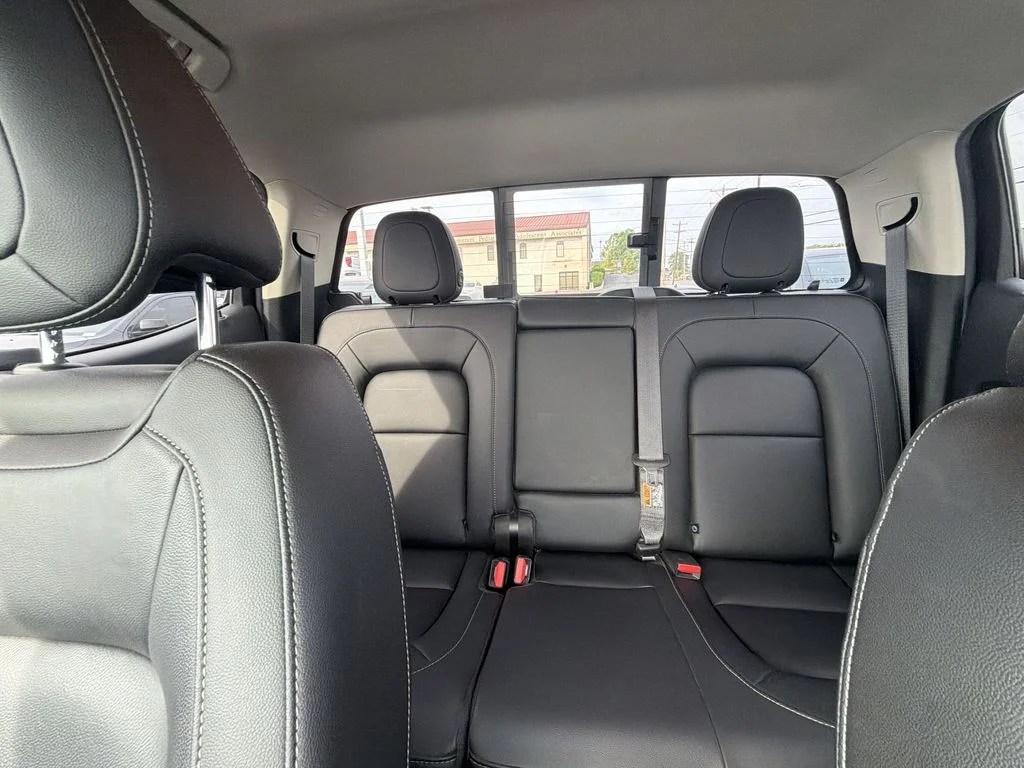 Used 2022 Gray Chevrolet Z71 image 27