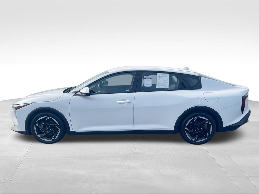 Used 2025 White Kia EX image 5