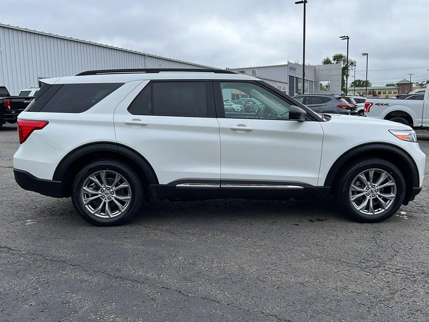 Used 2023 Star White Metallic Tri-Coat Ford XLT image 22