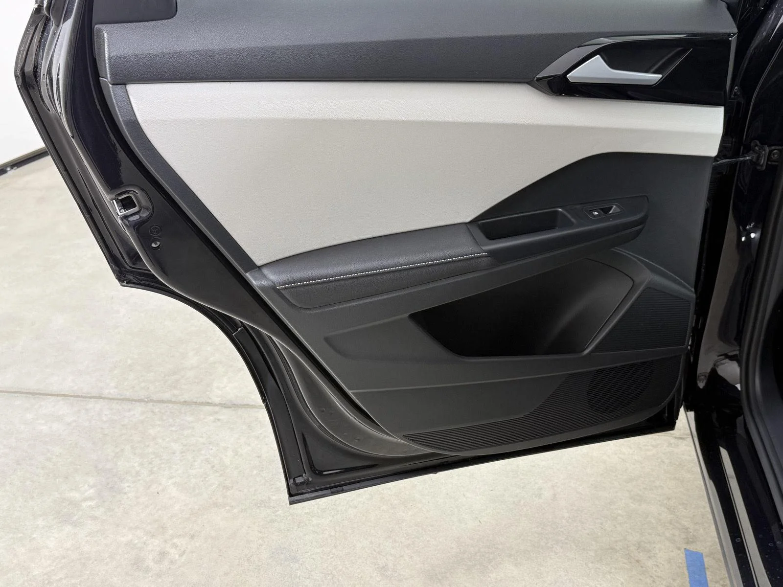 New 2027 Deep Black Pearl Volkswagen S image 23