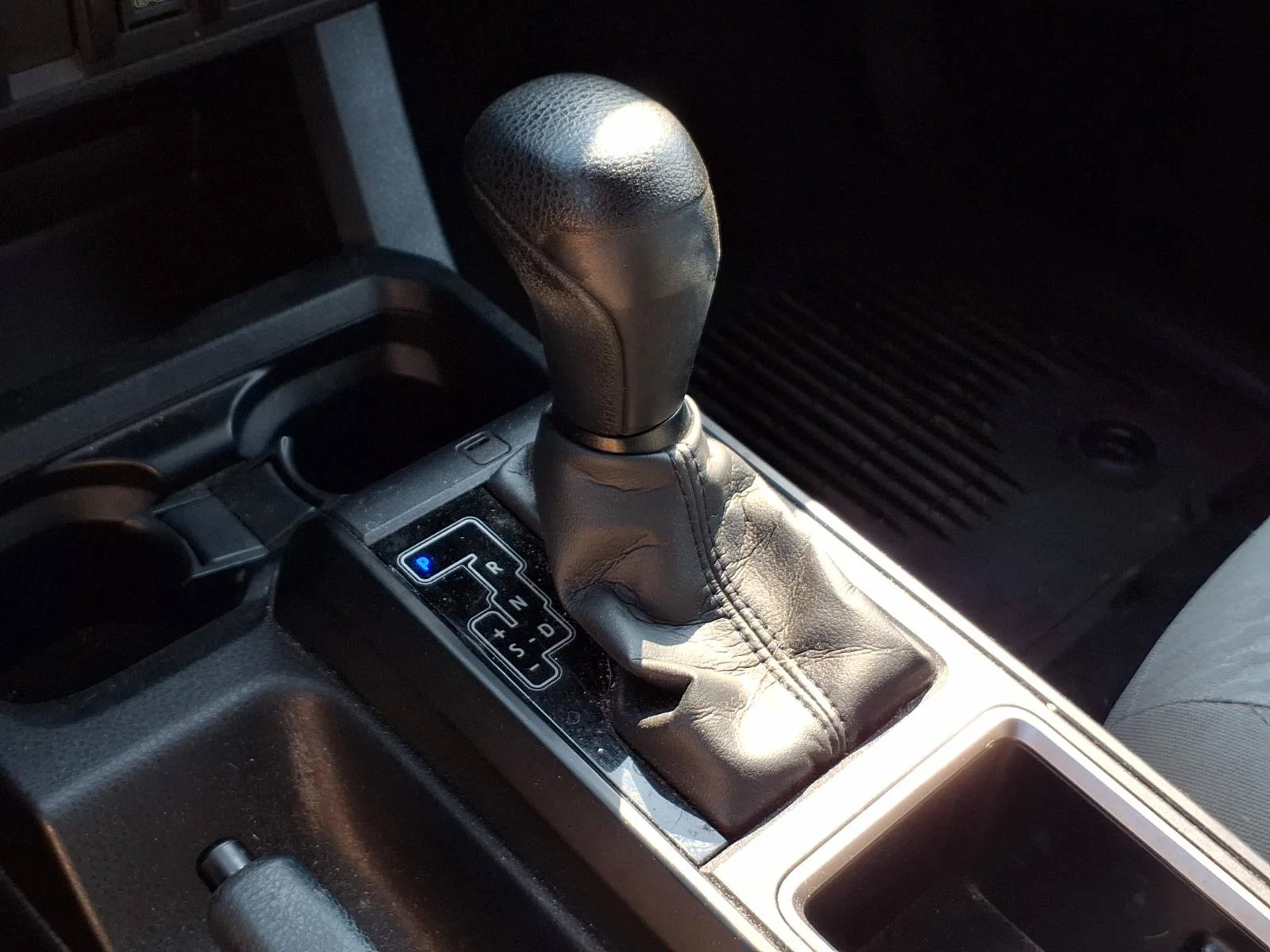Certified Used 2022 White Toyota SR image 11