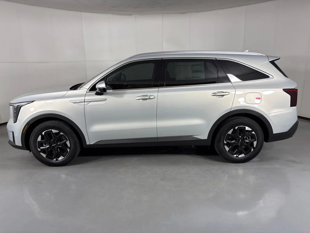 New 2026 Ivory Silver Kia S image 5