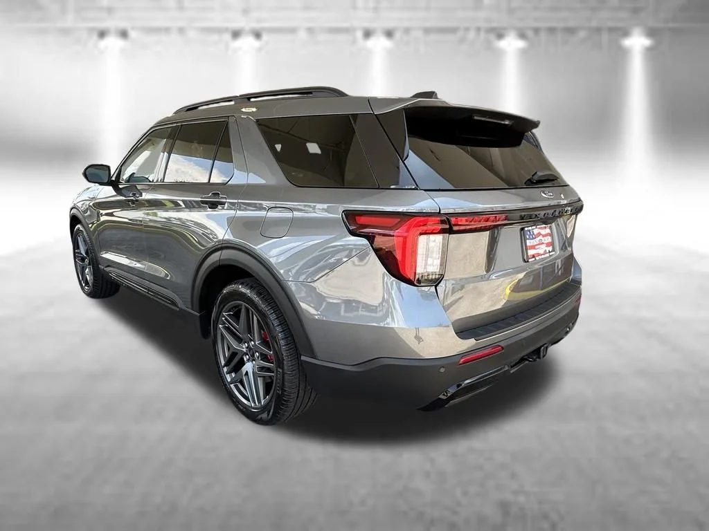 Certified Used 2026 Gray Metallic Ford ST-Line image 7