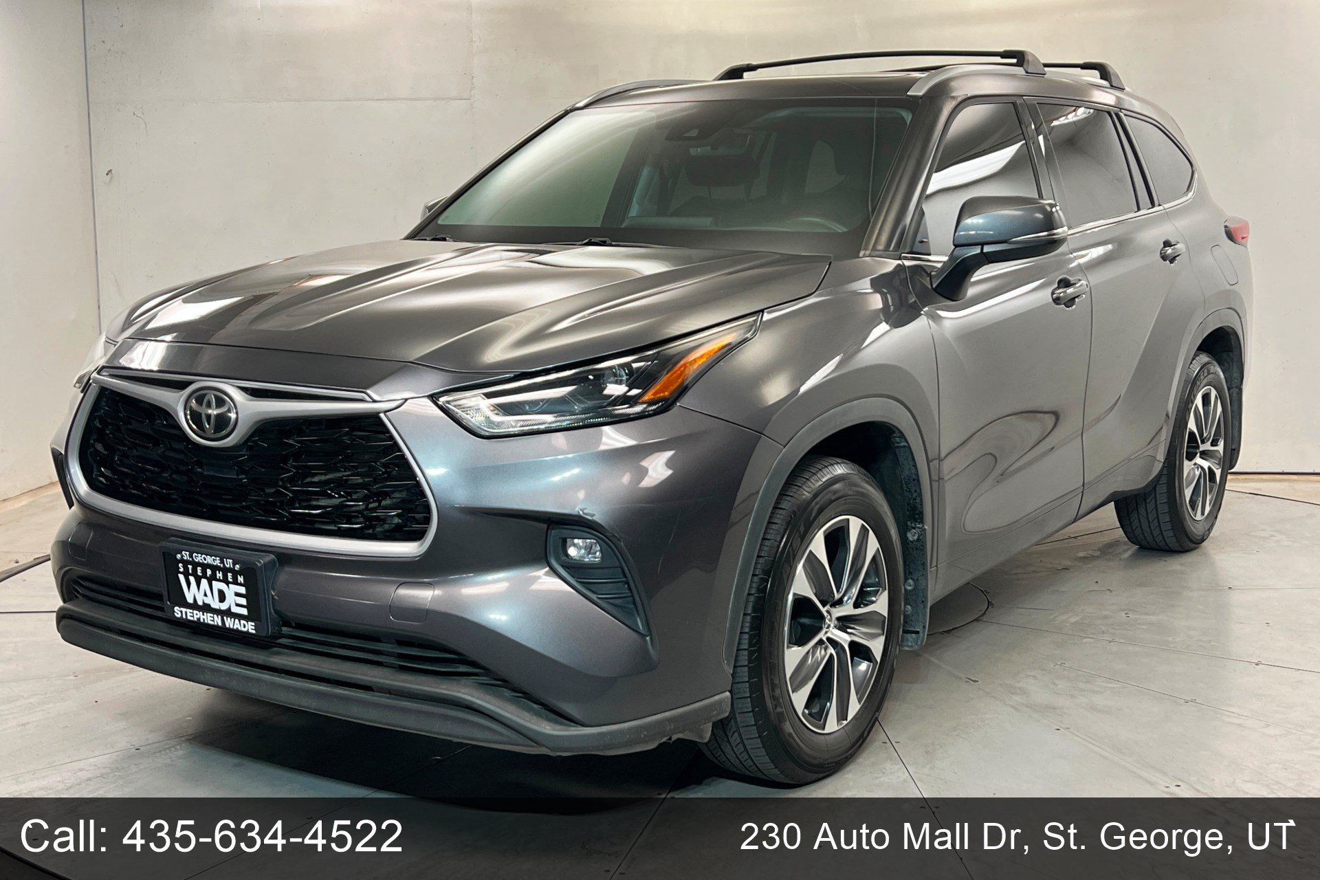 Used 2022 Gray Toyota XLE image 1