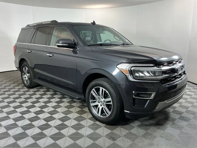 Used 2024  Ford Limited image 3