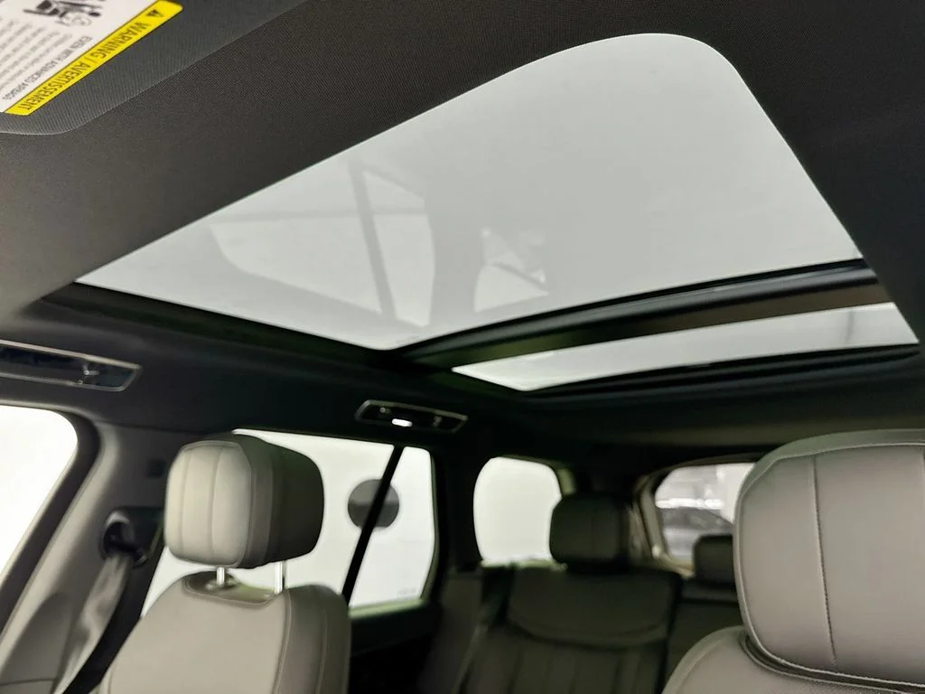 New 2026 Eiger Grey Land Rover SE image 22