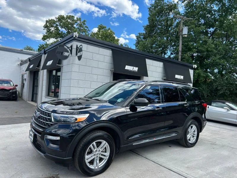 Used 2023 Black Metallic Ford XLT Sport Utility 4D image 3