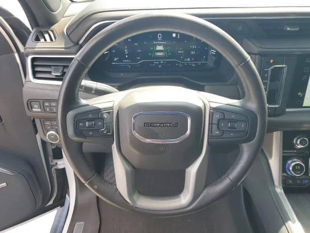 Used 2022 WHITE FROST TRICOAT GMC Denali image 17