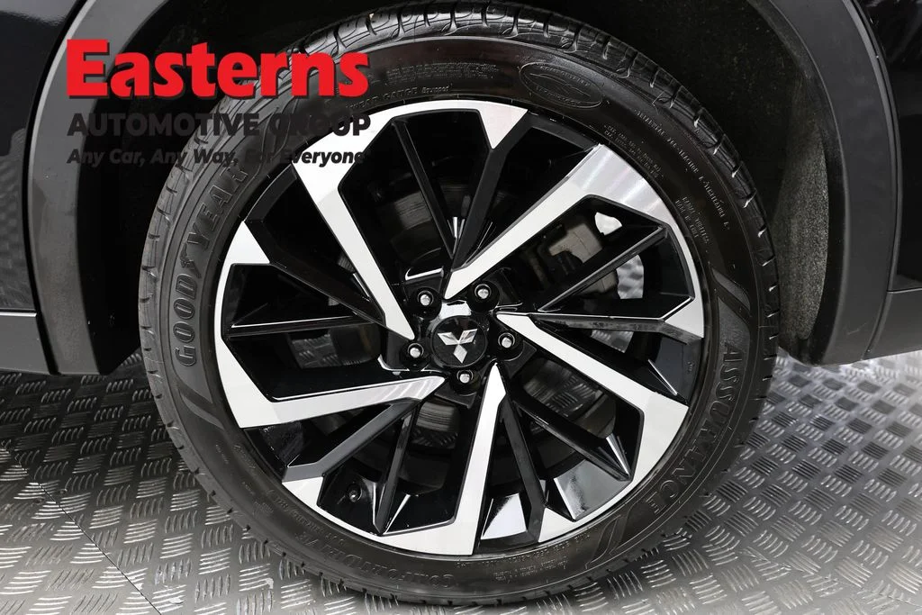Used 2024 Black Mitsubishi SE image 8