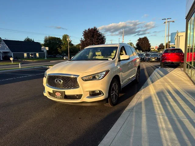 Used 2016 White INFINITI Base image 6