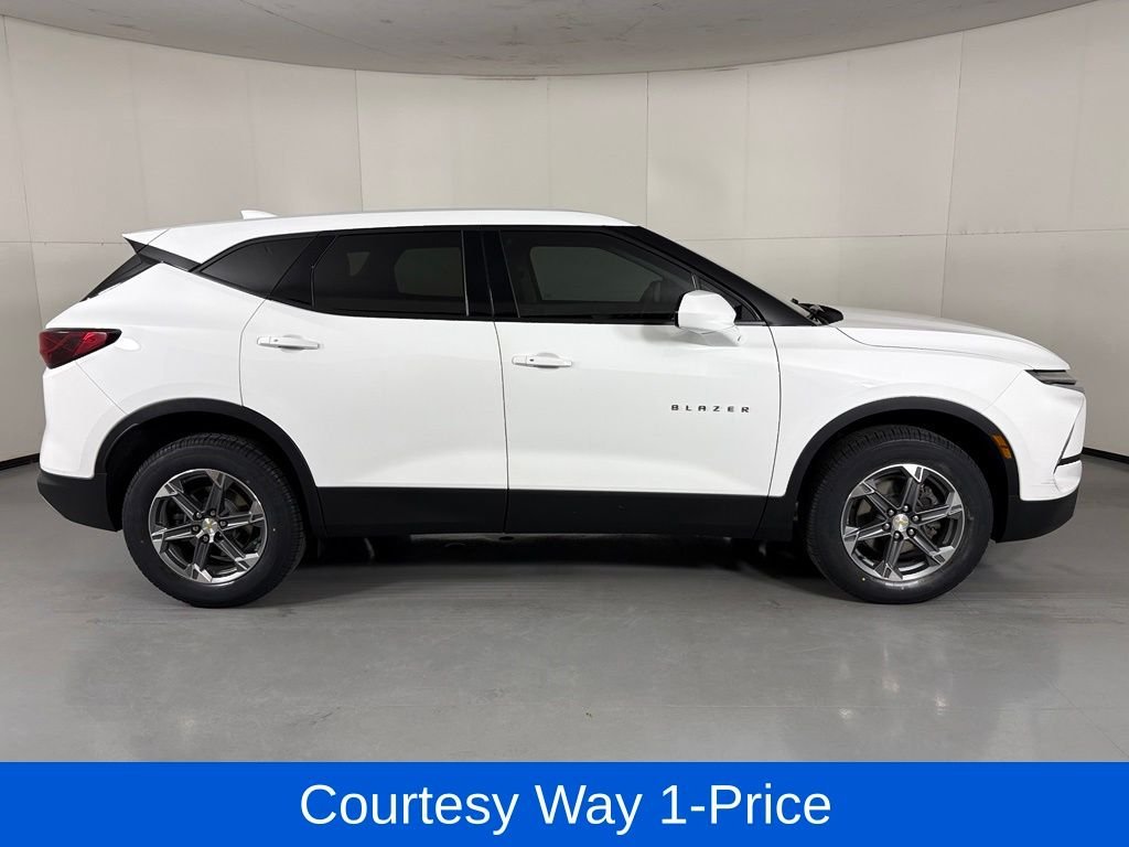 Used 2023 White Chevrolet LT image 12