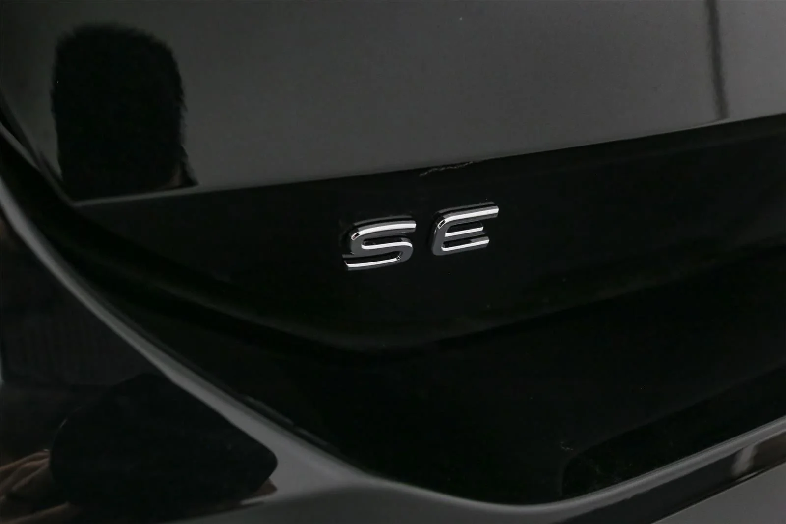 New 2026 Deep Black Pearl Volkswagen SE image 10