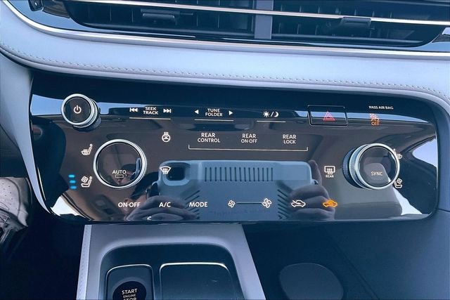 New 2027 WARM TITANIUM INFINITI LUXE image 32