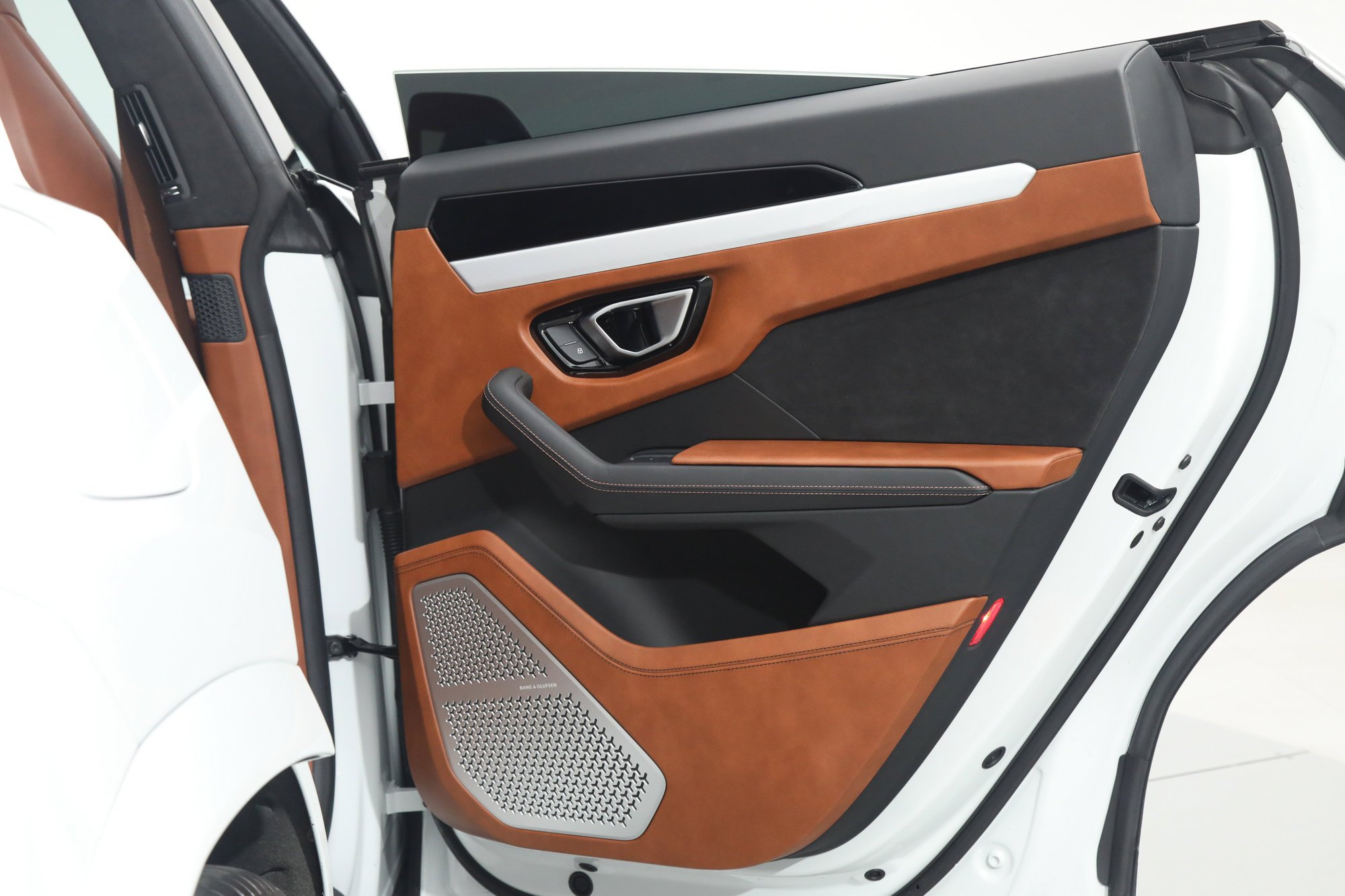Used 2020 White Lamborghini  image 13