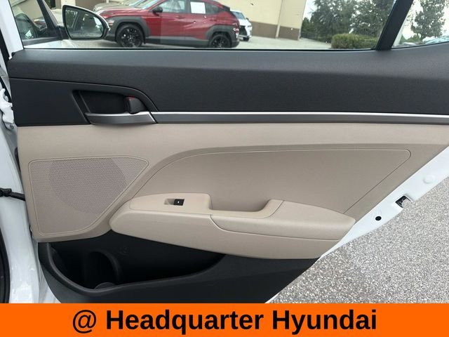 Used 2018 White Hyundai SE image 16