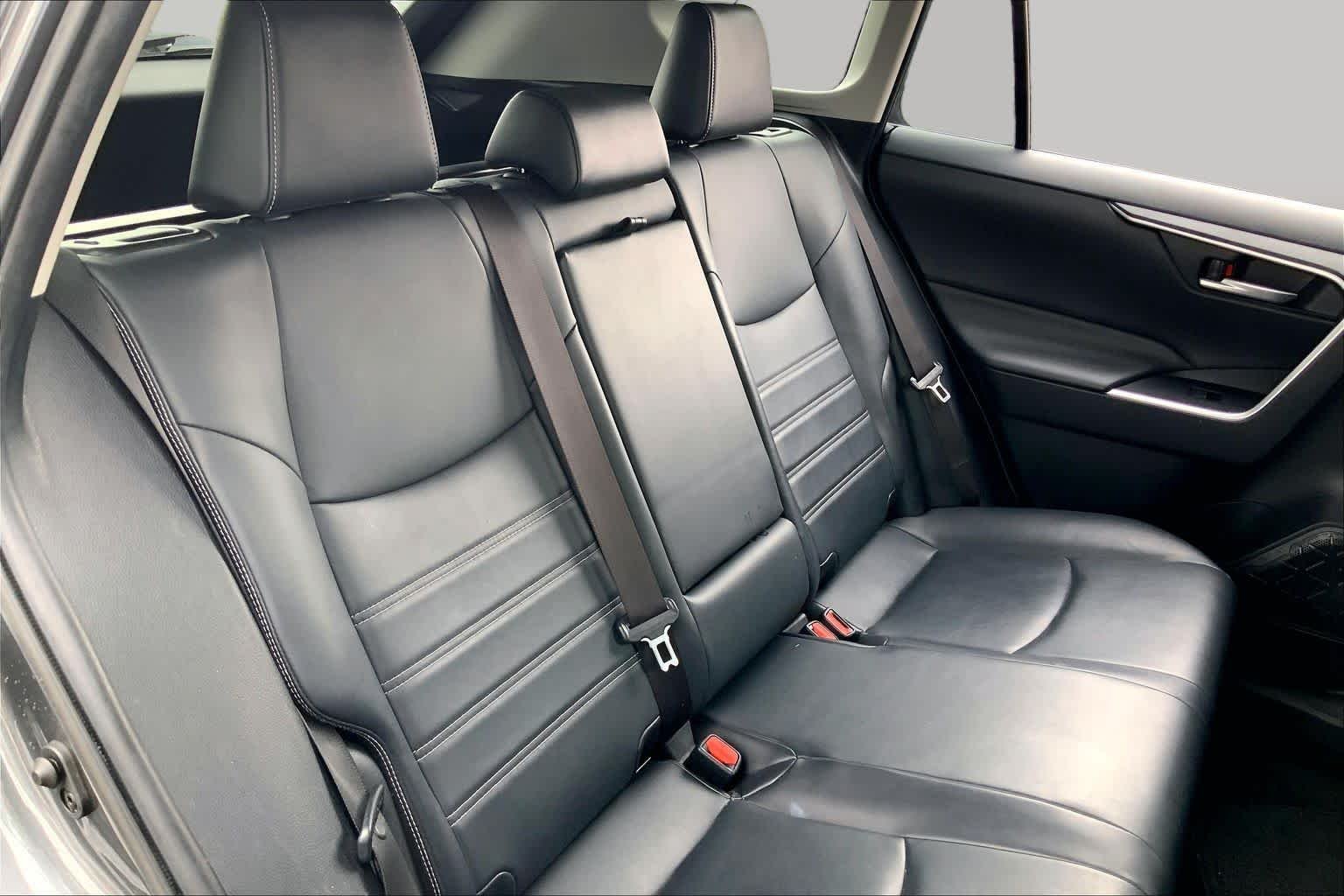 Used 2020 Magnetic Gray Metallic Toyota XLE Premium image 20