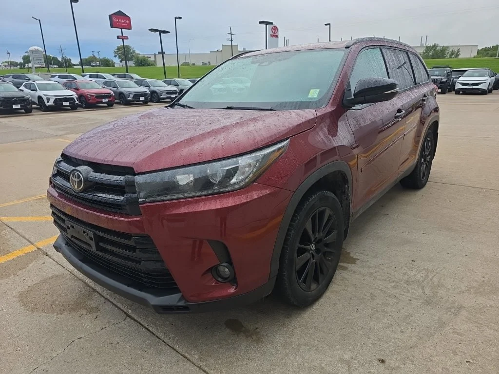 Used 2019 Red Toyota SE image 3