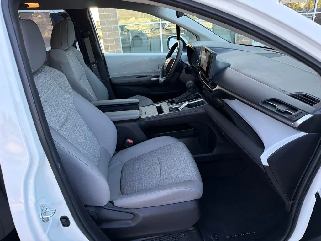 Used 2025 White Toyota LE image 22