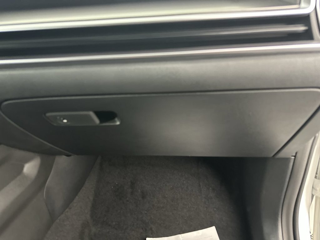 New 2026 White Kia EX image 17