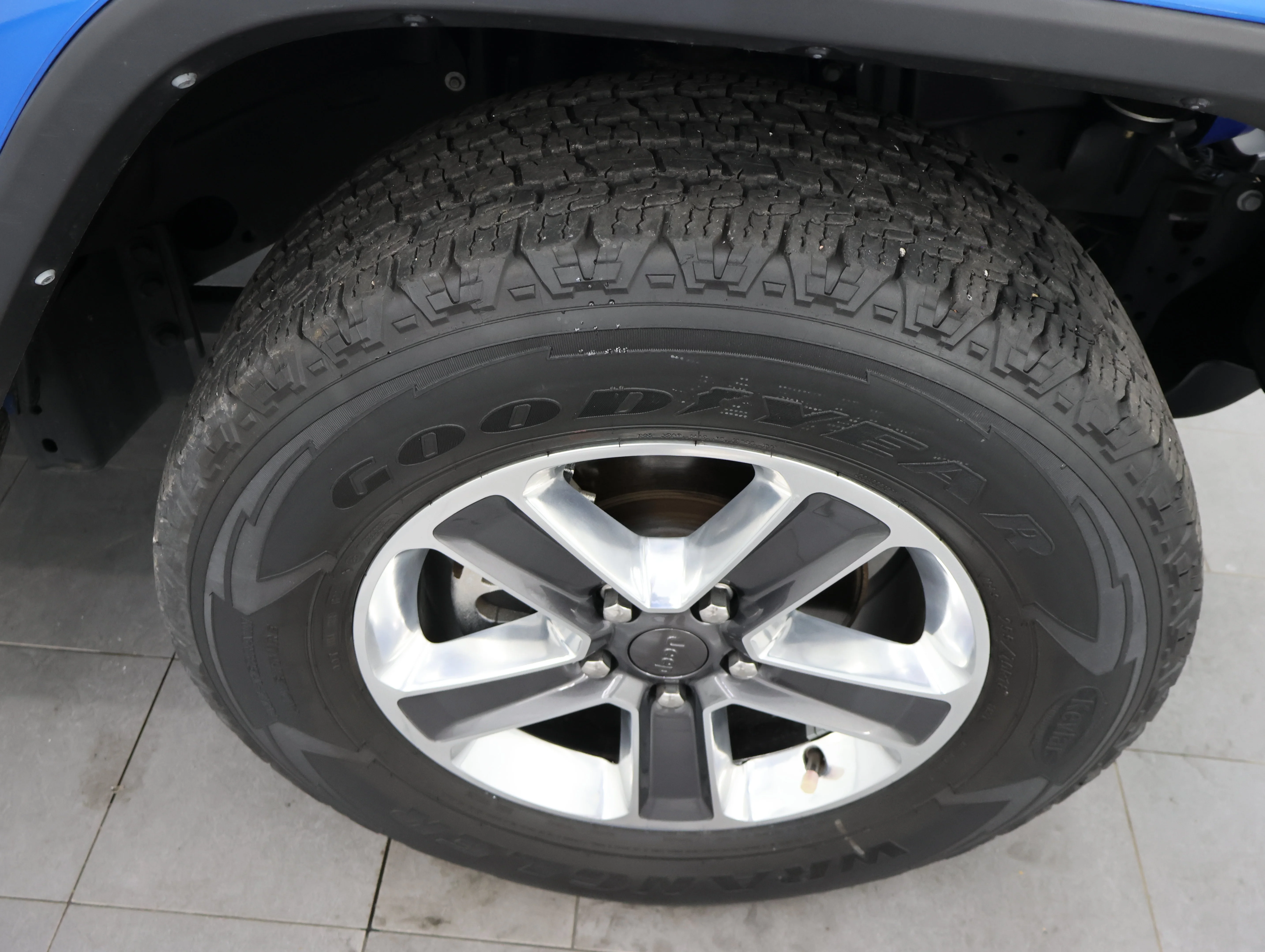Used 2022 Hydro Blue Pearlcoat Jeep Unlimited Sahara image 3