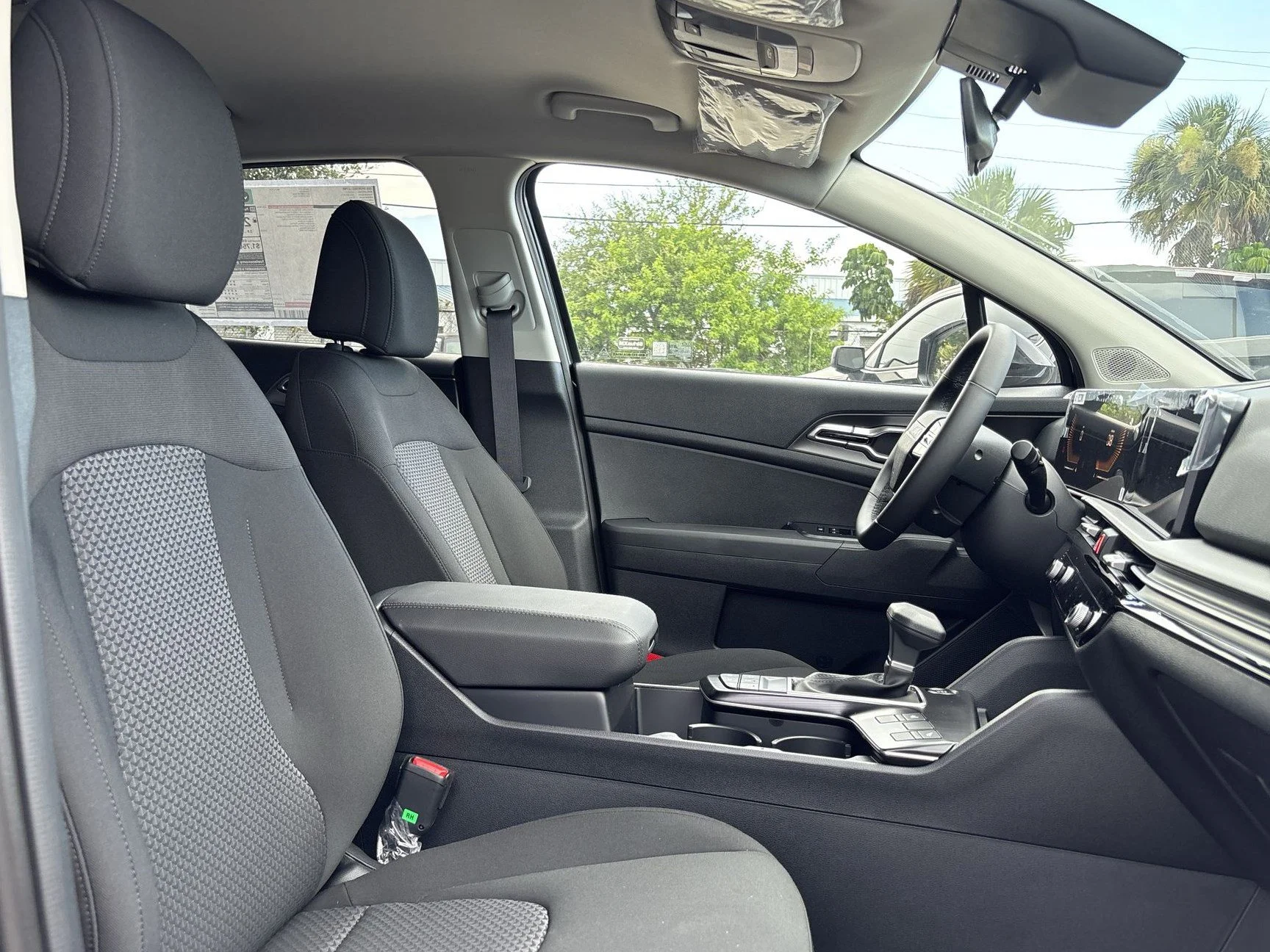 New 2026 Glacial White Pearl Kia LX image 23