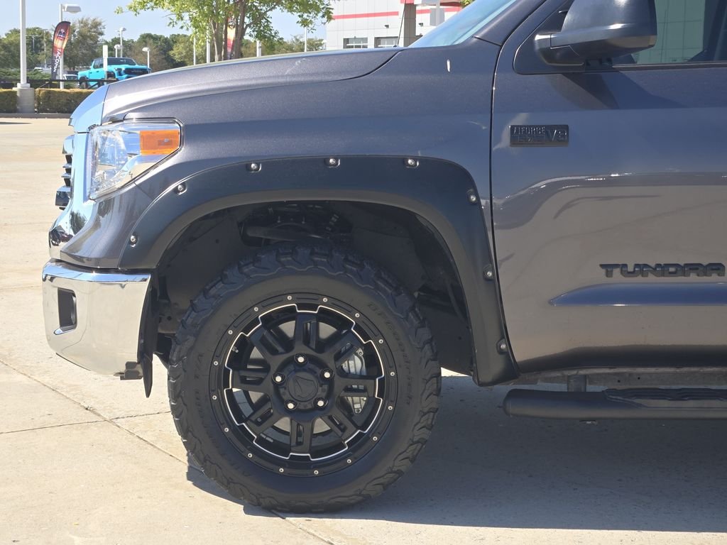 Certified Used 2017 Gray Toyota SR5 image 9