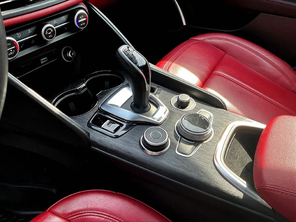 Used 2020 White Alfa Romeo Base image 19
