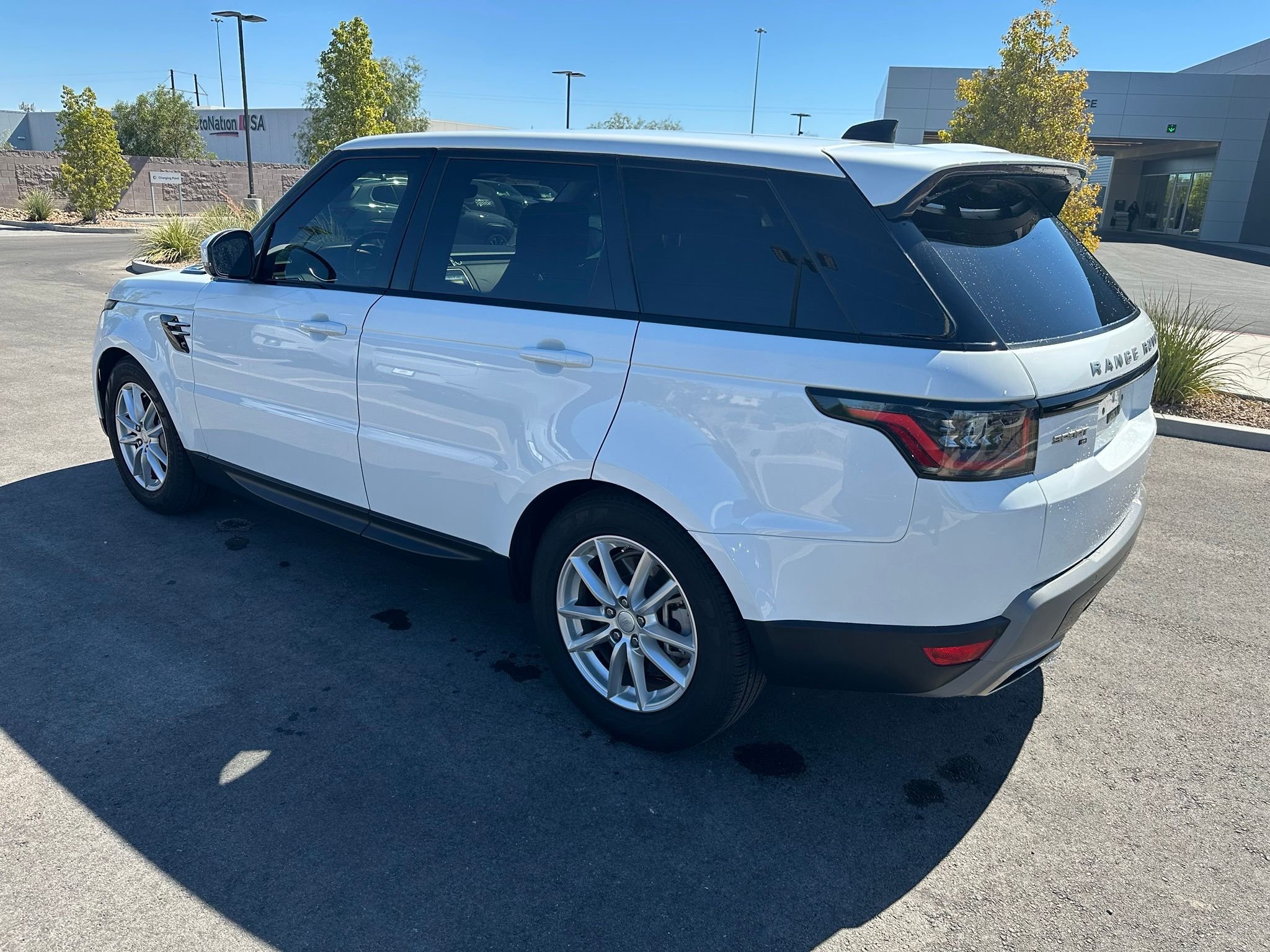 Used 2021 Fuji White Land Rover SE image 12