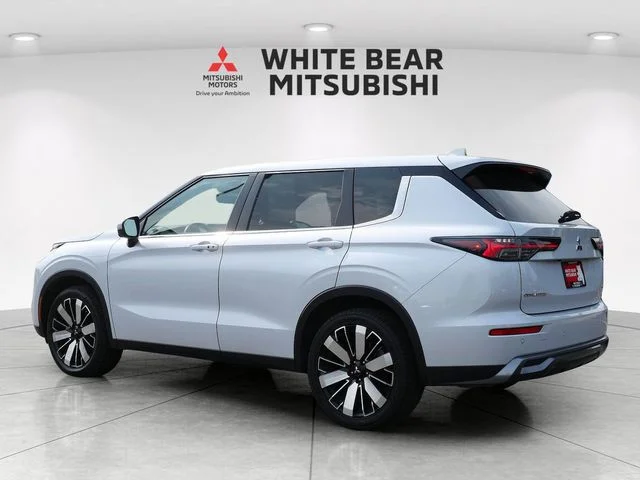 Certified Used 2025 White Diamond Mitsubishi SE image 4