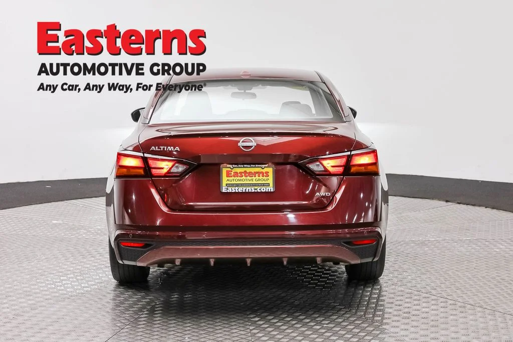 Used 2025 Red Nissan 2.5 SV image 6